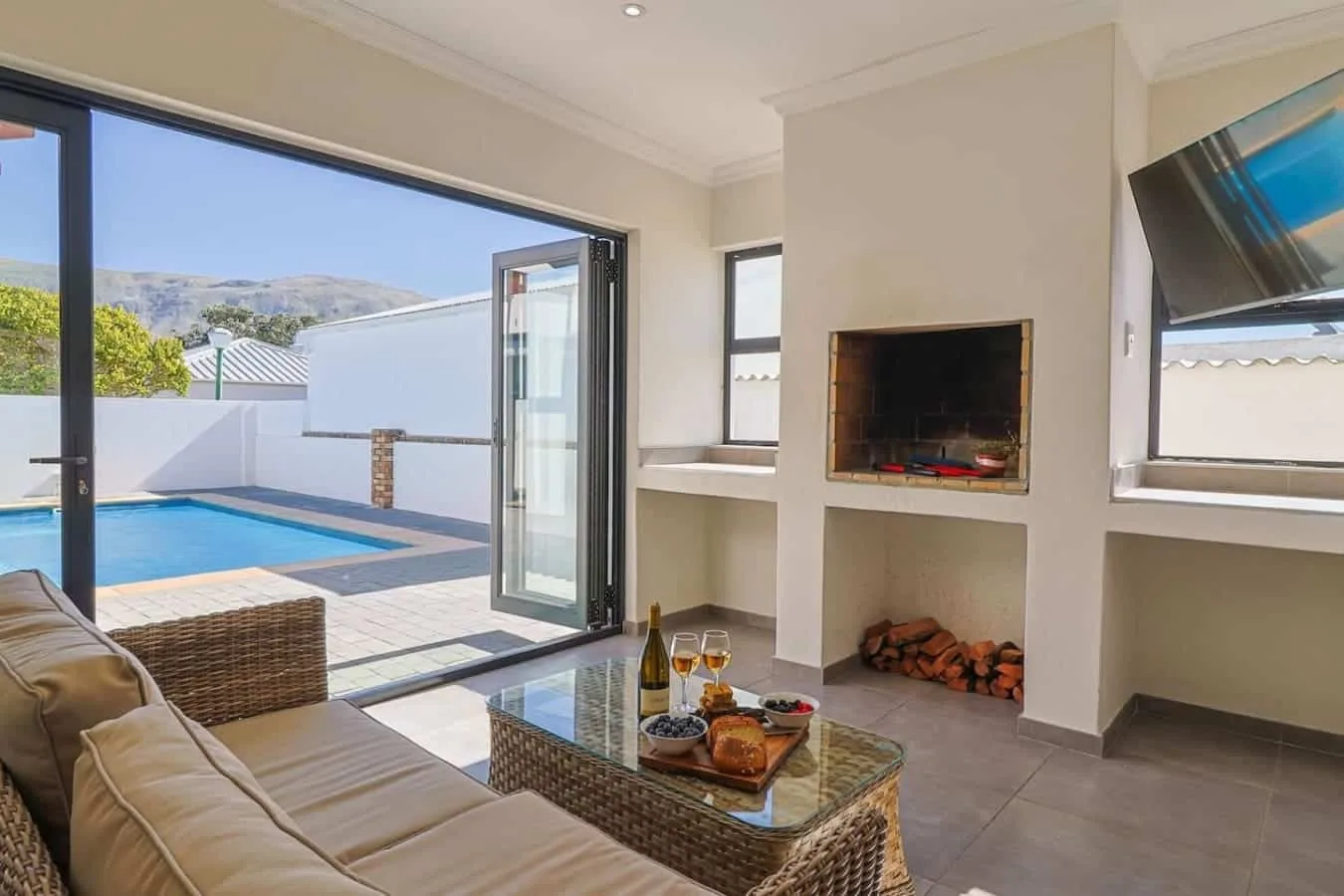 Sitari on Sea | Pool | Sea views | Kleinmond