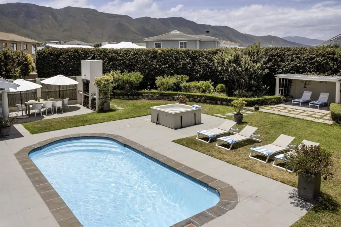 Heaven’s Gate | Vermont | Pool & Jacuzzi