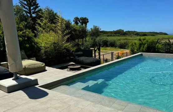 Lagoon House, Onrus | Heated pool & lagoon view