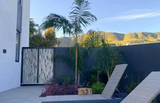 Lagoon House, Onrus | Heated pool & lagoon view