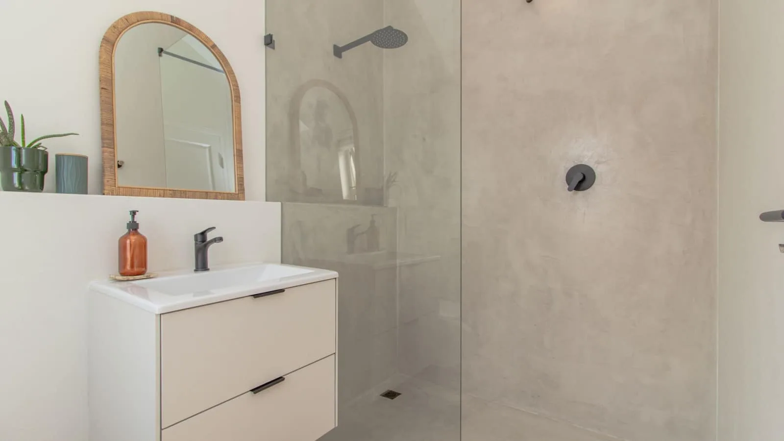 Haven at Drake’s Cove | Family & pool | Hermanus