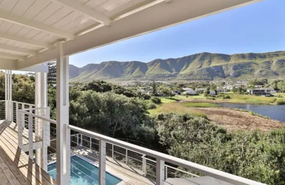 Riverside Manor | Banks of Onrus Lagoon | Pool