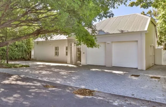 Riverside Manor | Banks of Onrus Lagoon | Pool