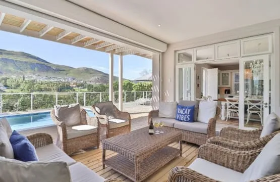 Riverside Manor | Banks of Onrus Lagoon | Pool