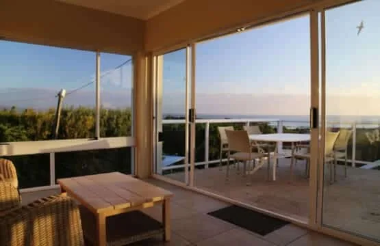 Home with an Ocean View | Voëlklip