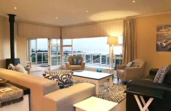 Home with an Ocean View | Voëlklip