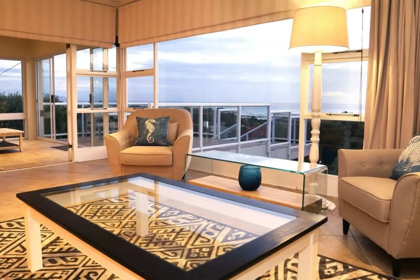 Home with an Ocean View | Voëlklip