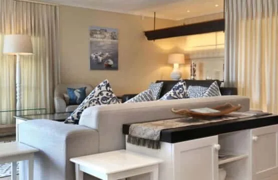 Home with an Ocean View | Voëlklip