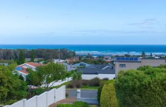 Home with an Ocean View | Voëlklip