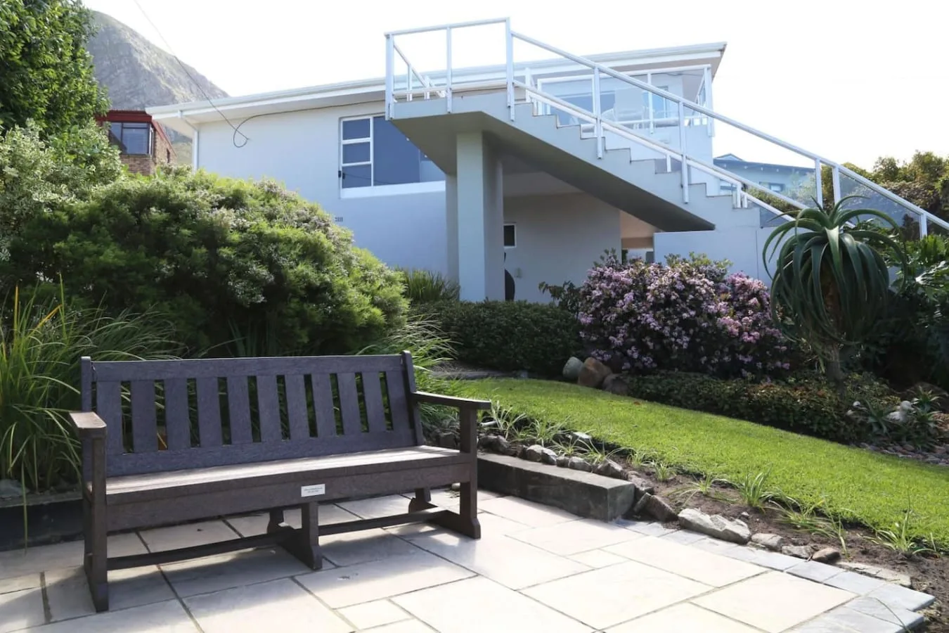 Home with an Ocean View | Voëlklip