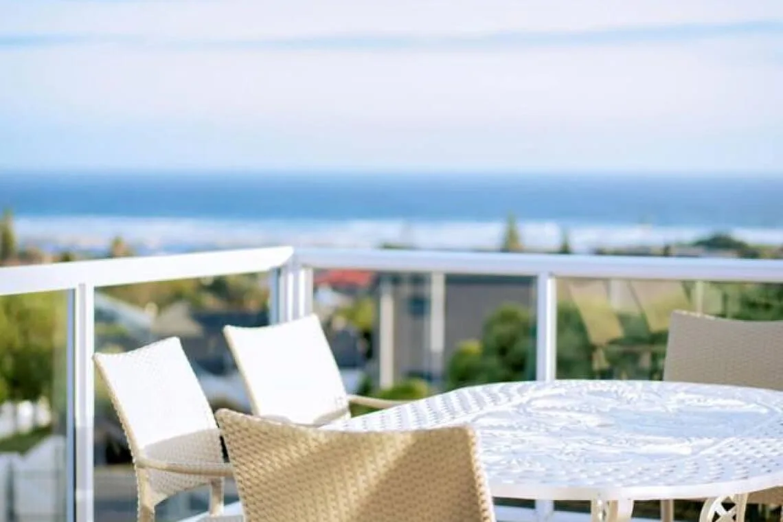 Home with an Ocean View | Voëlklip