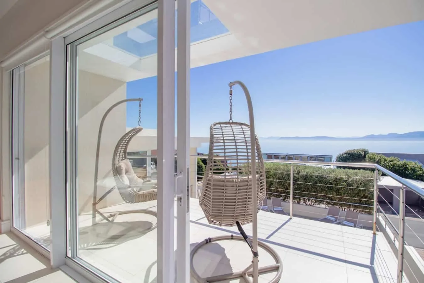 111 Memories | Coastal Calm & Contemporary Comfort in De Kelders