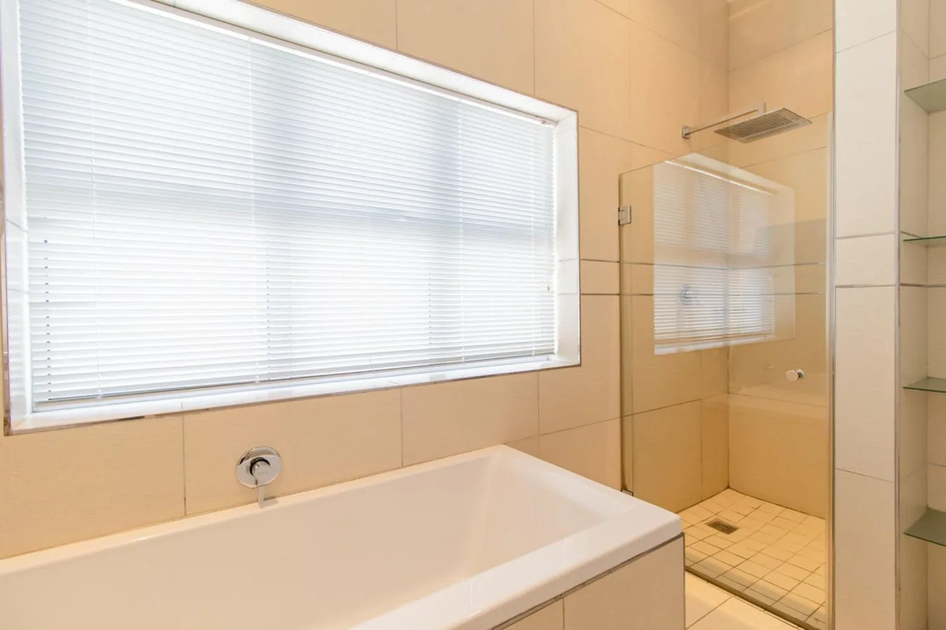 111 Memories | Coastal Calm & Contemporary Comfort in De Kelders