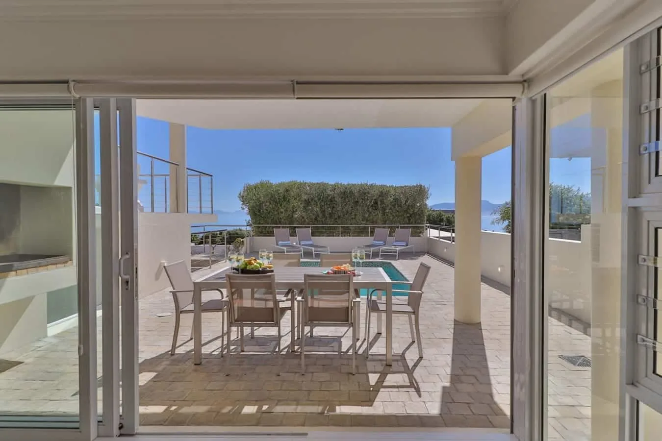 111 Memories | Coastal Calm & Contemporary Comfort in De Kelders