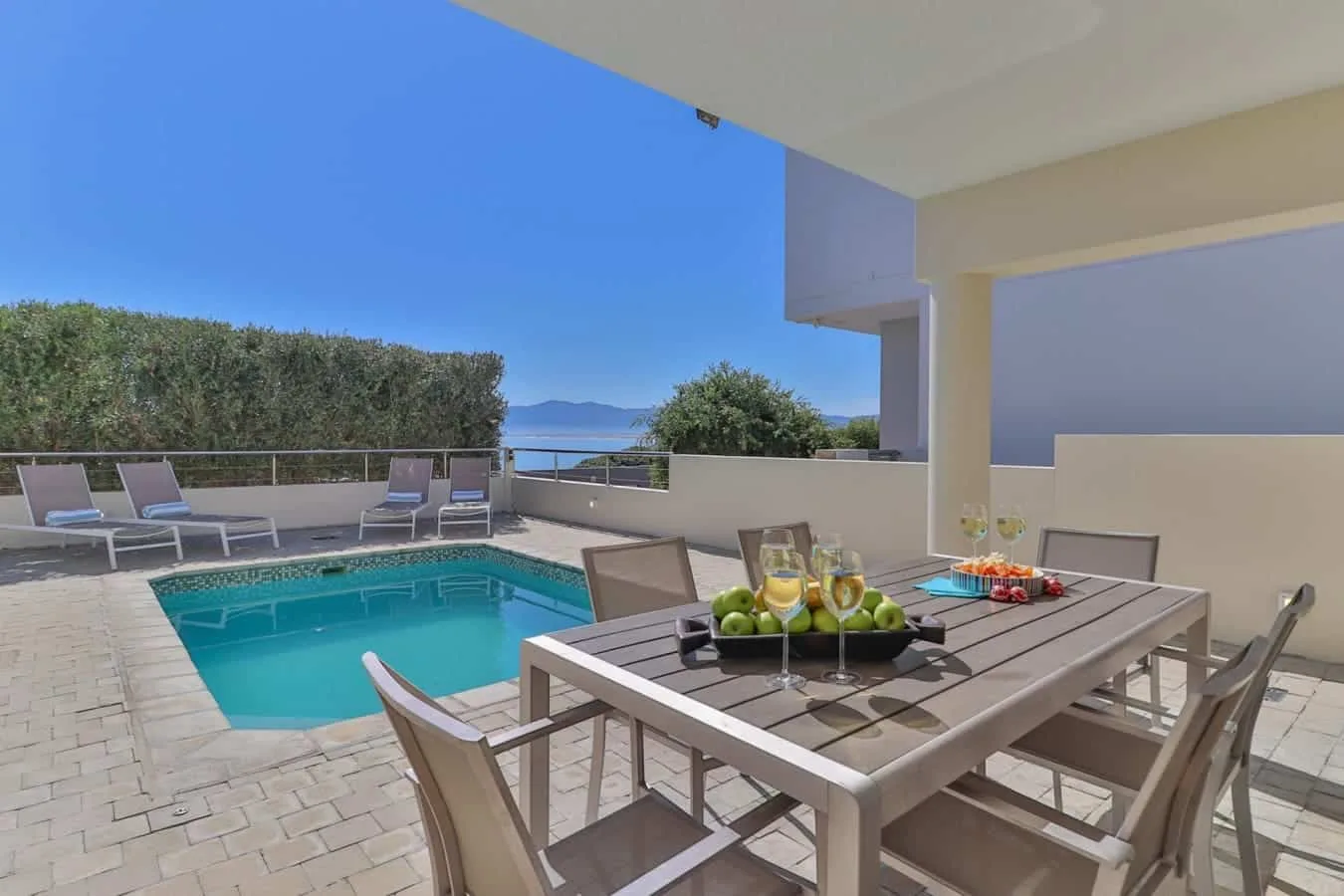 111 Memories | Coastal Calm & Contemporary Comfort in De Kelders