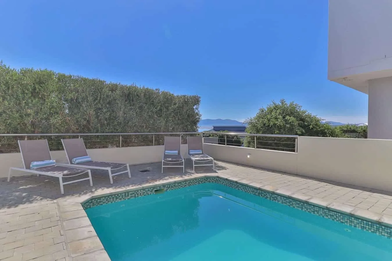 111 Memories | Coastal Calm & Contemporary Comfort in De Kelders