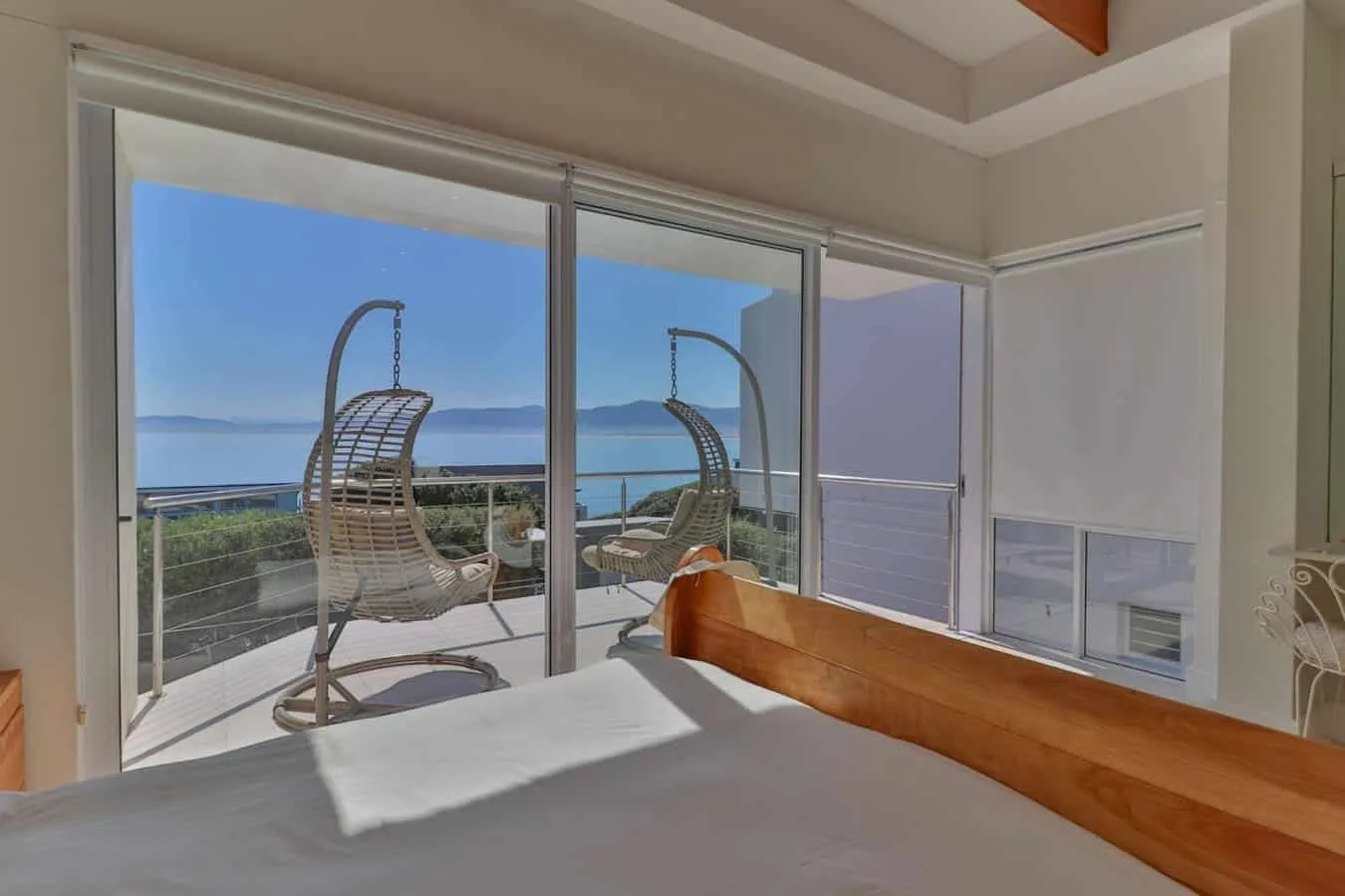 111 Memories | Coastal Calm & Contemporary Comfort in De Kelders