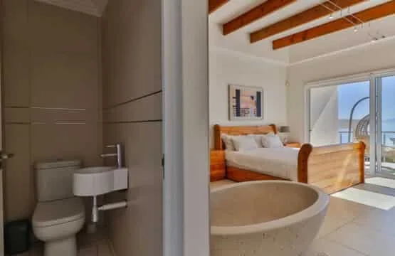 111 Memories | Coastal Calm & Contemporary Comfort in De Kelders