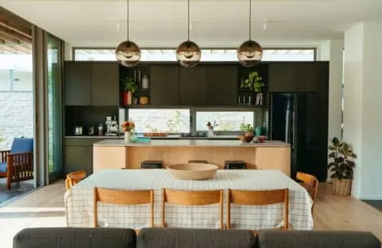 Voëlvry Villa Hermanus | Mountain & Ocean View, Sleeps 8