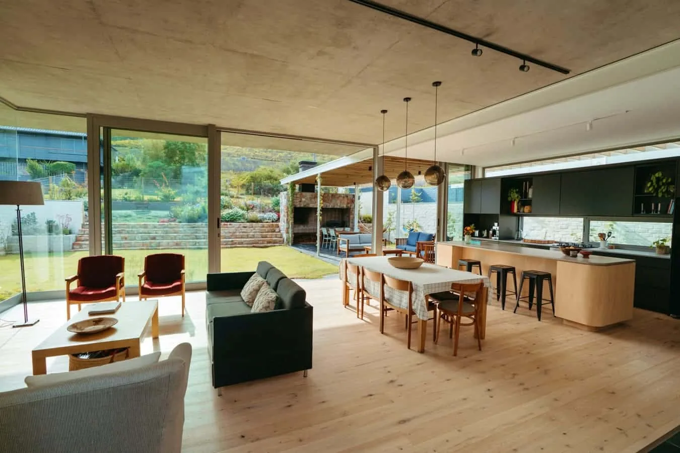 Voëlvry Villa Hermanus | Mountain & Ocean View, Sleeps 8