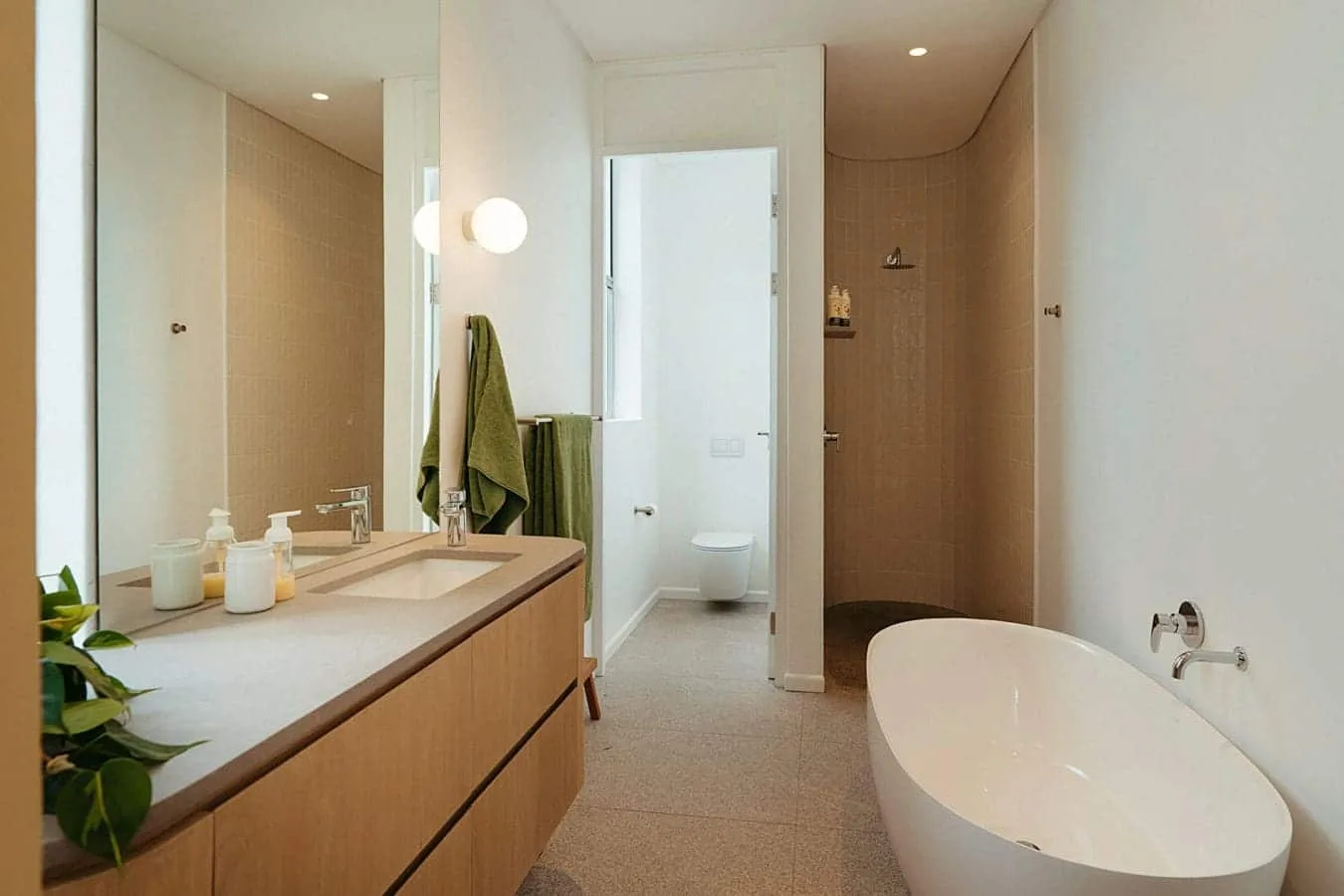 Voëlvry Villa Hermanus | Mountain & Ocean View, Sleeps 8