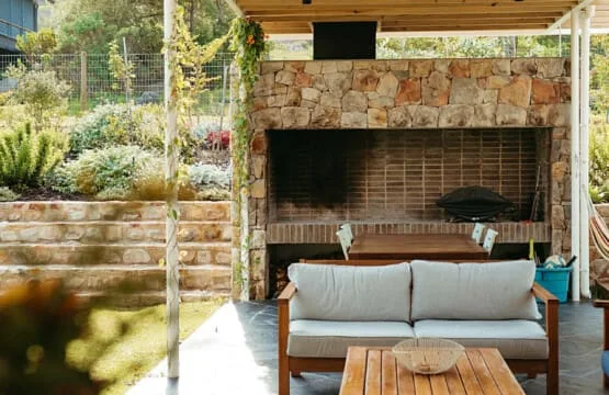 Voëlvry Villa Hermanus | Mountain & Ocean View, Sleeps 8