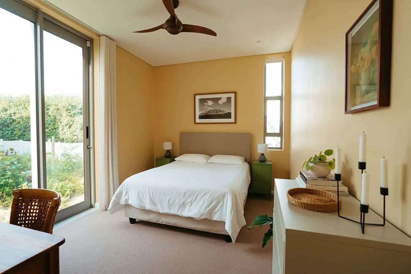 Voëlvry Villa Hermanus | Mountain & Ocean View, Sleeps 8