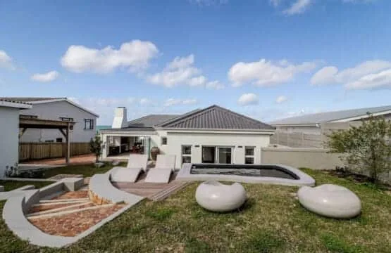 78 Beach Road | Oceanfront Cottage | Splash Pool