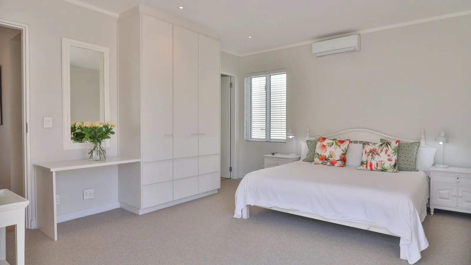34 Mossel River 8 | Sleeps 8 | Ocean Views Hermanus