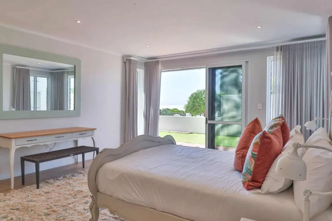 34 Mossel River 8 | Sleeps 8 | Ocean Views Hermanus