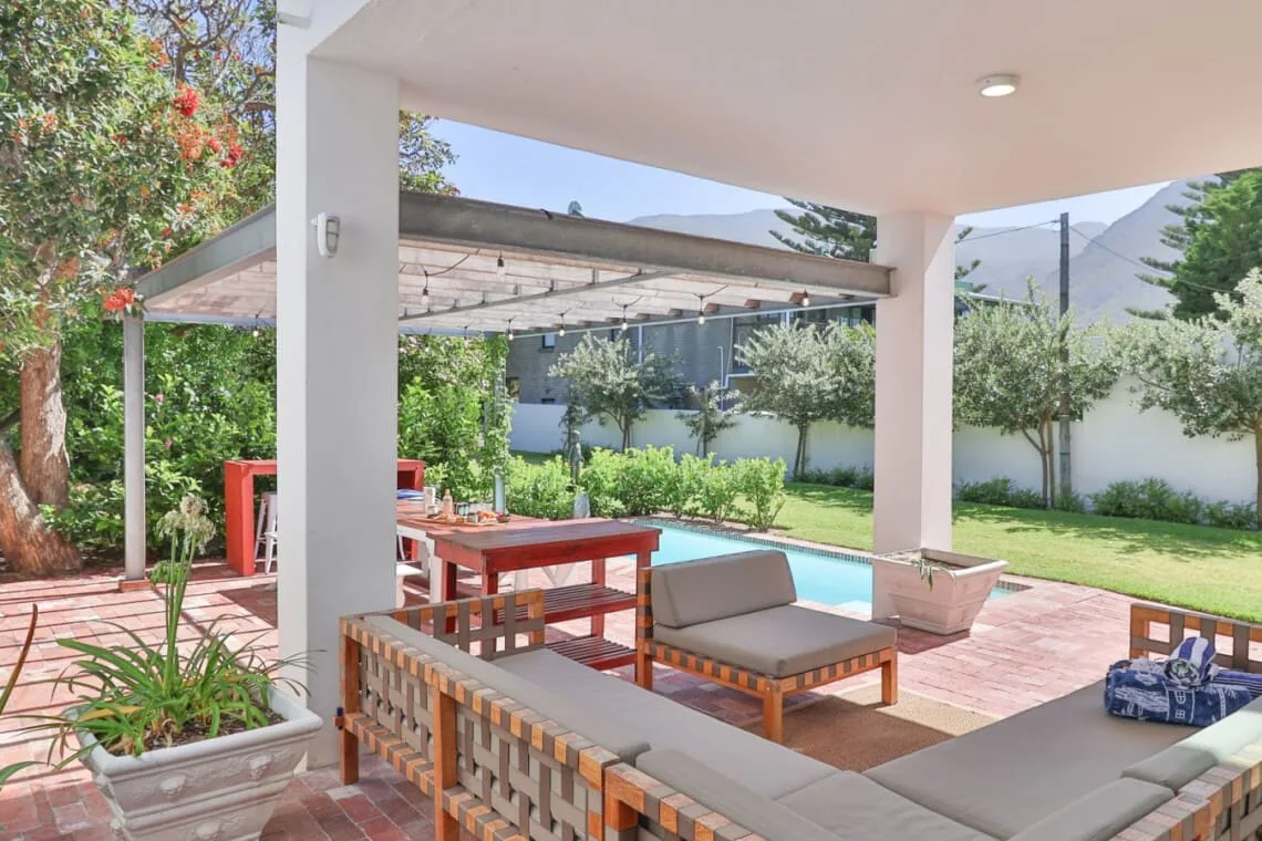 34 Mossel River 8 | Sleeps 8 | Ocean Views Hermanus