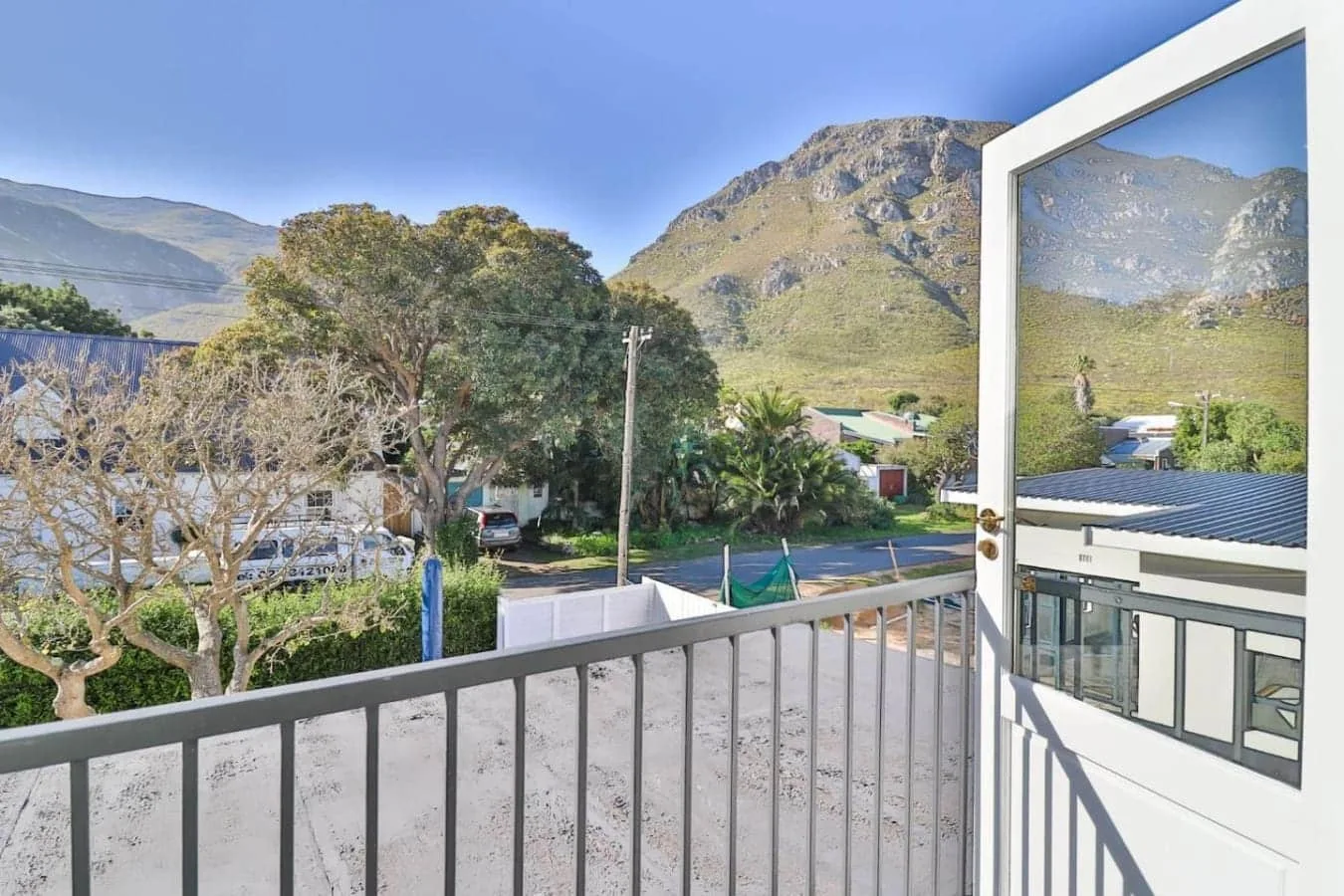 Ant’s Nest Voelklip villa | Plunge pool, Sleeps 10