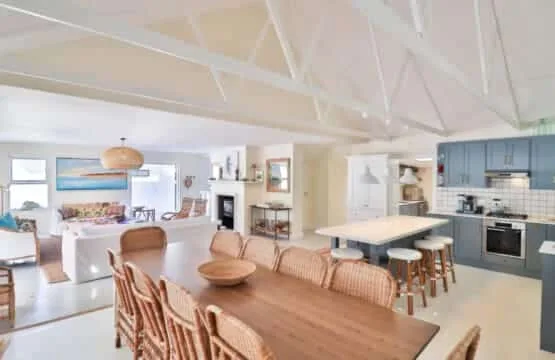 Ant’s Nest Voelklip villa | Plunge pool, Sleeps 10