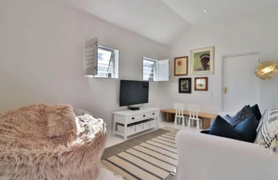 Ant’s Nest Voelklip villa | Plunge pool, Sleeps 10