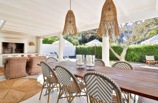 Ant’s Nest Voelklip villa | Plunge pool, Sleeps 10