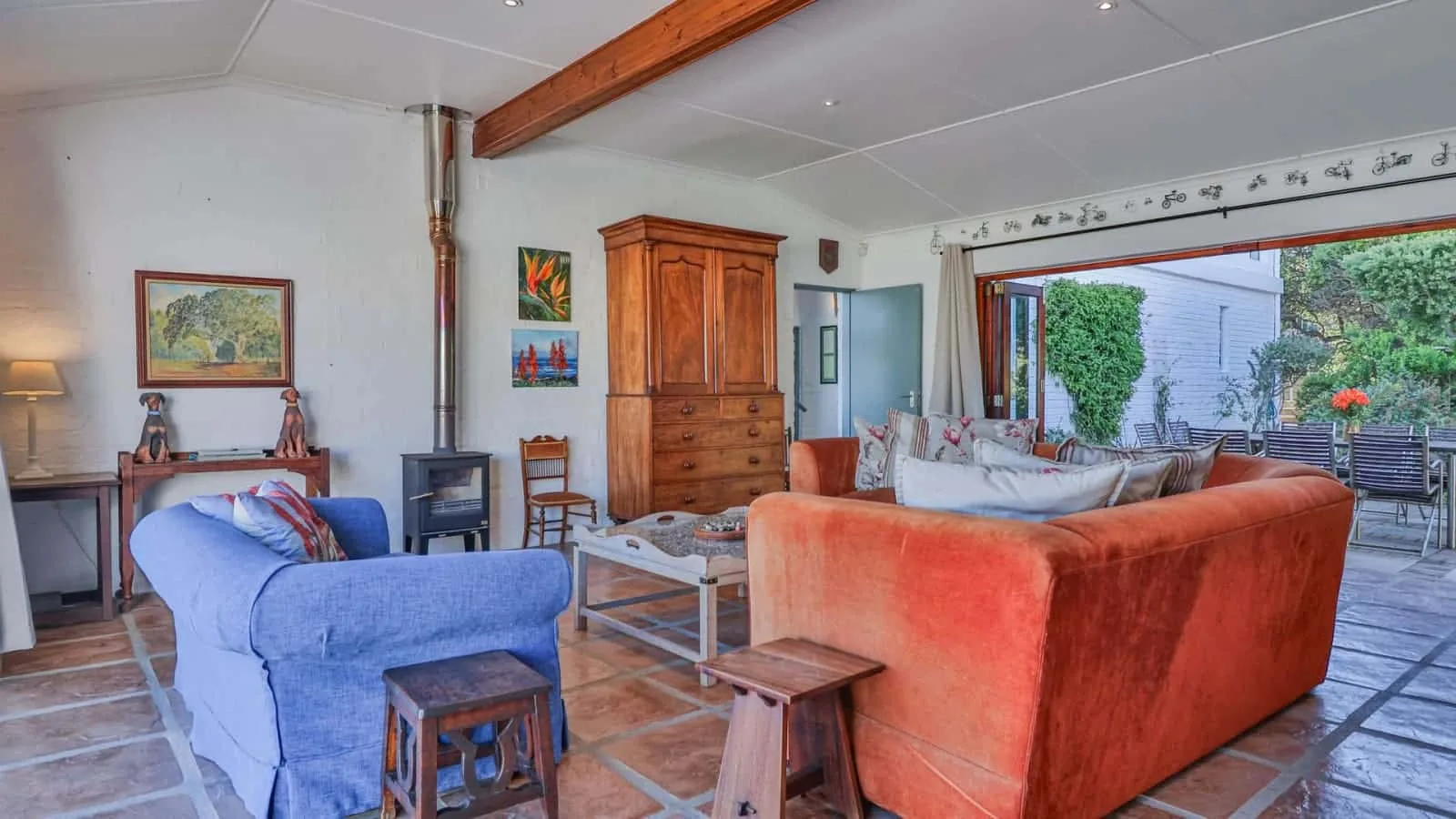 Elaine’s Villa | Onrus Ocean View | Pet Friendly