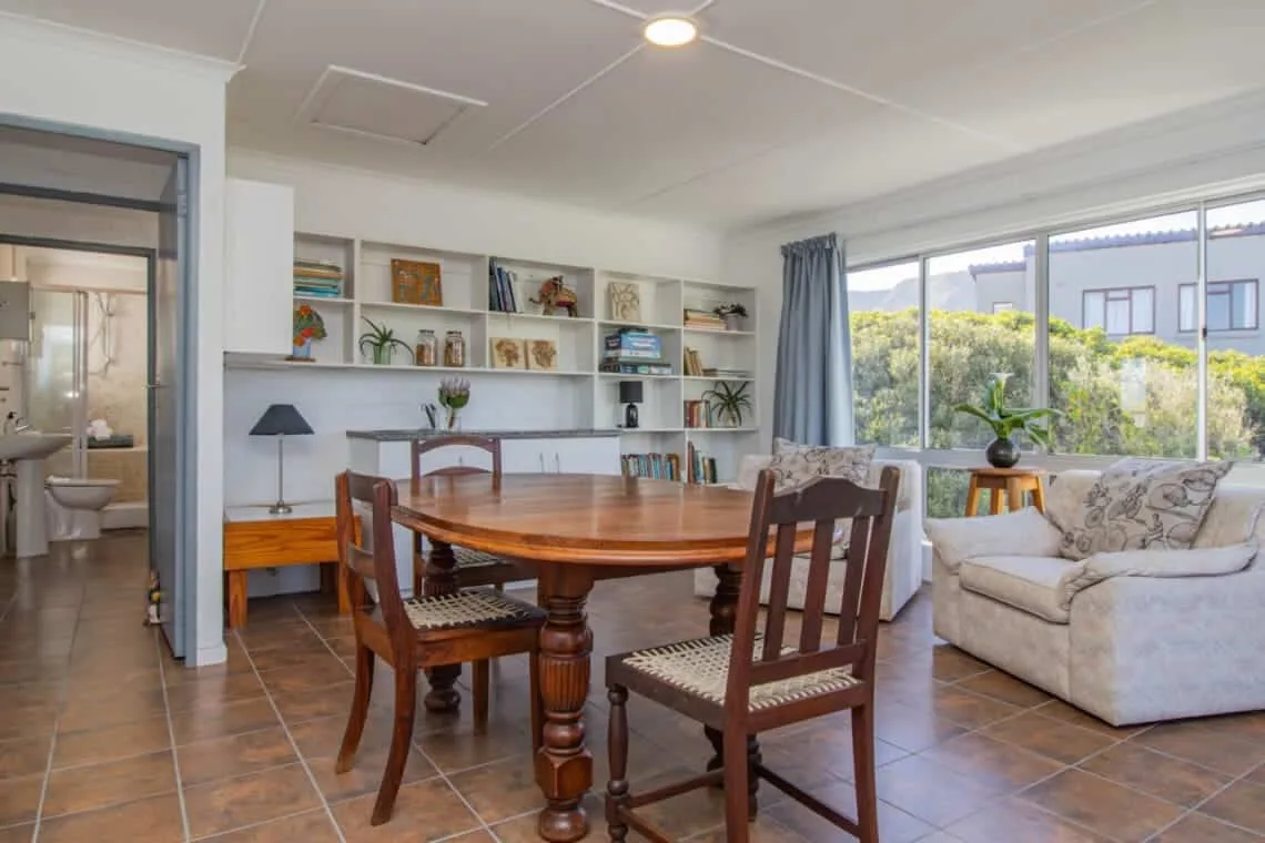 Elaine’s Villa | Onrus Ocean View | Pet Friendly