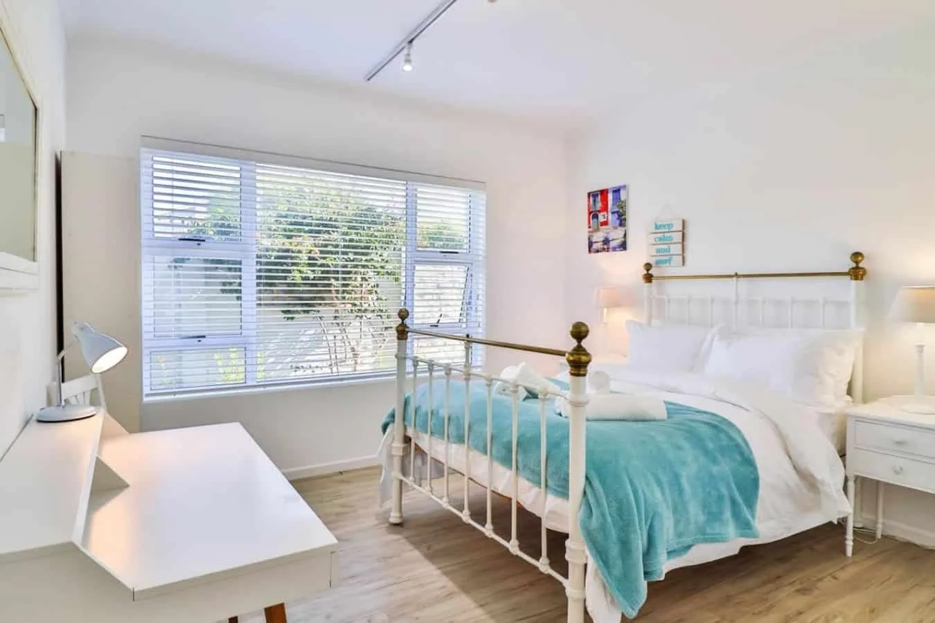 Vonkelwyn | Bright and Breezy by Grotto Beach