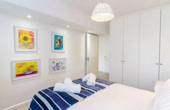 Vonkelwyn | Bright and Breezy by Grotto Beach