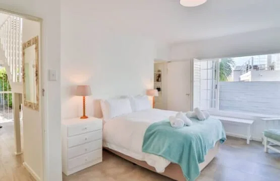 Vonkelwyn | Bright and Breezy by Grotto Beach