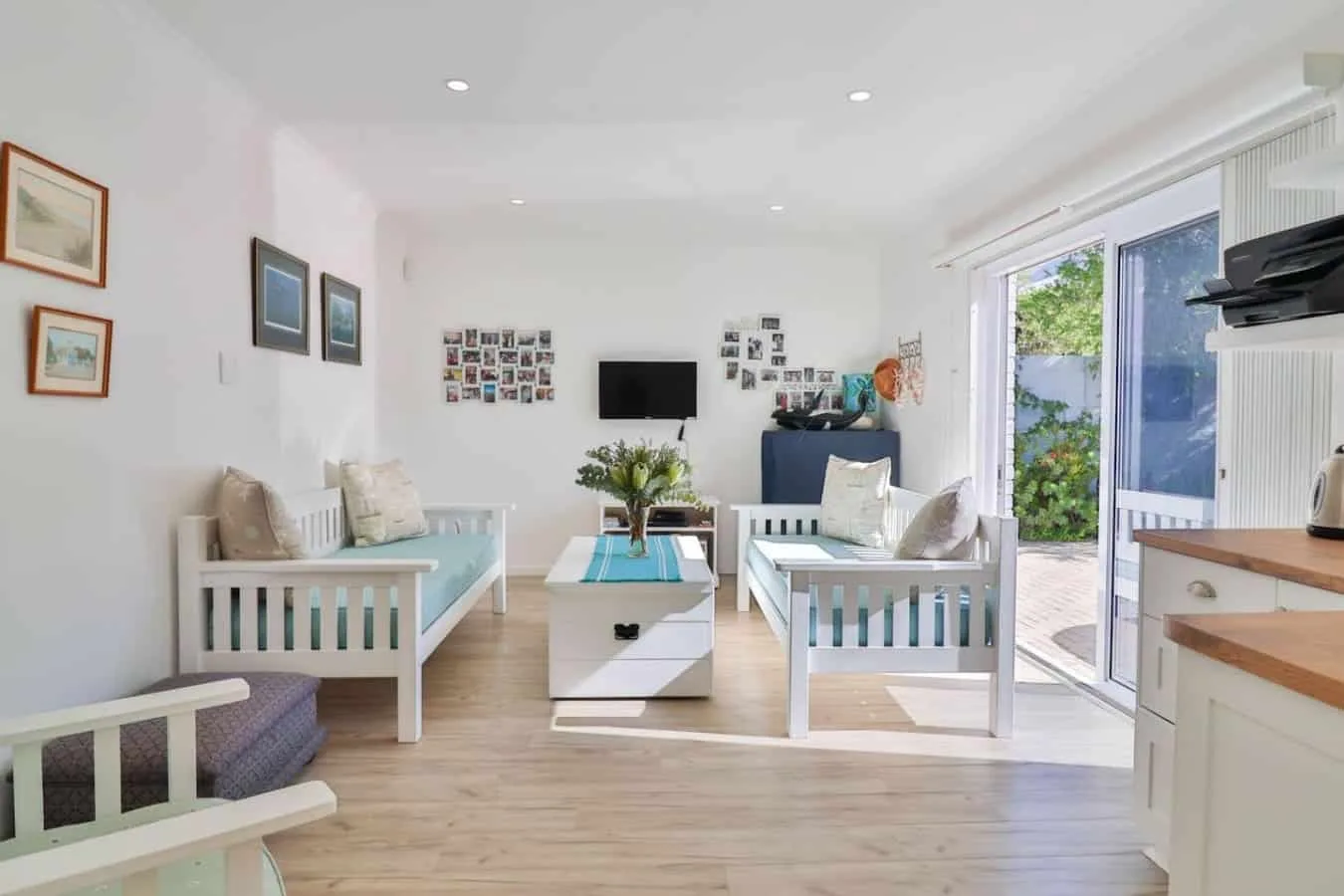 Vonkelwyn | Bright and Breezy by Grotto Beach