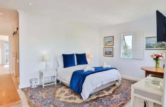 Vonkelwyn | Bright and Breezy by Grotto Beach
