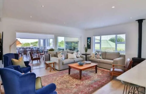 Vonkelwyn | Bright and Breezy by Grotto Beach