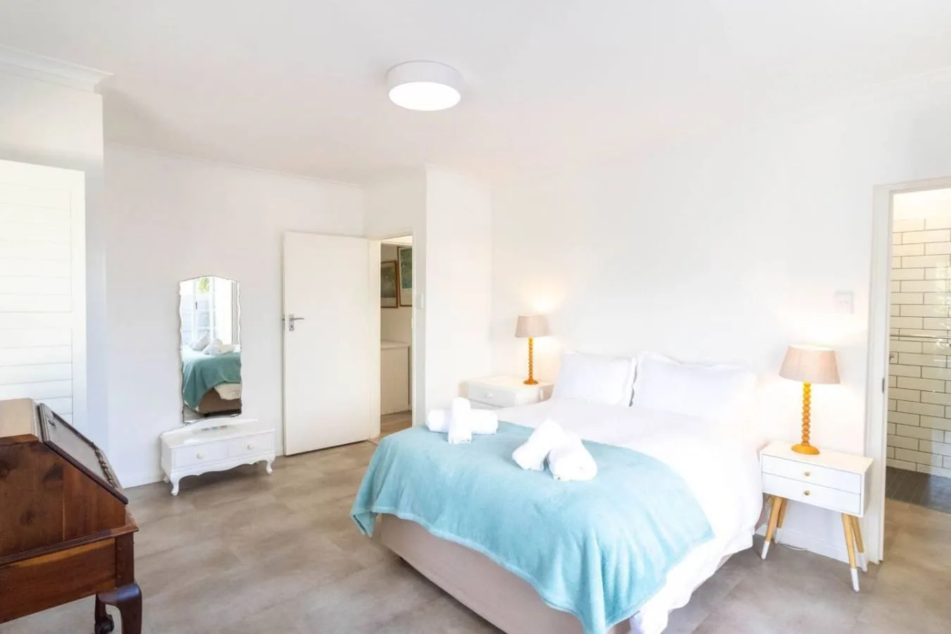 Vonkelwyn | Bright and Breezy by Grotto Beach