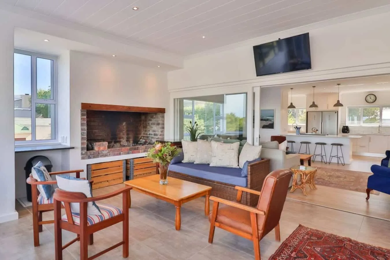 Vonkelwyn | Bright and Breezy by Grotto Beach