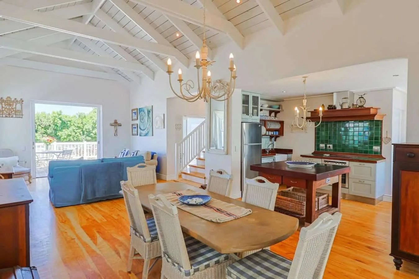 Nautilus on Grotto Beach | Sparkling pool