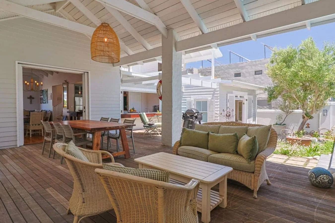 Nautilus on Grotto Beach | Sparkling pool