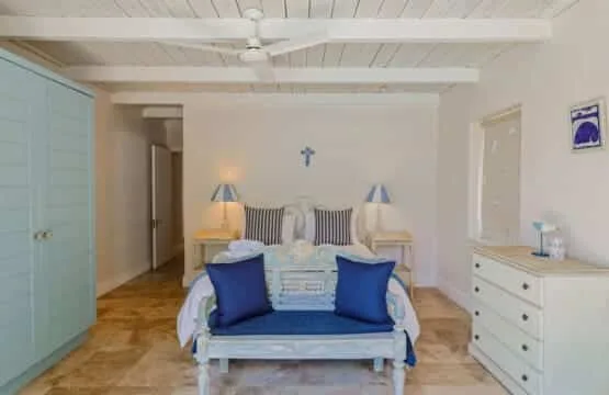 Nautilus on Grotto Beach | Sparkling pool