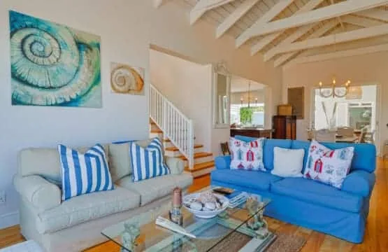 Nautilus on Grotto Beach | Sparkling pool