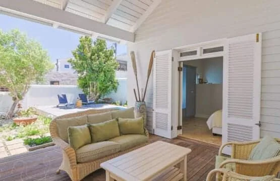 Nautilus on Grotto Beach | Sparkling pool